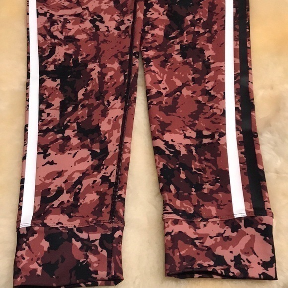 Avec Les Filles Women's Camo Printed Ankle Legging. L - Picture 6 of 8